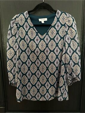 9 West, V-Neck, Lined, Teal Color Blouse
Sz S
Excellent Condition